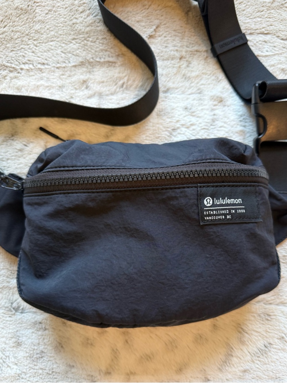 LULULEMON Clean Lines Belt Bag 2L in Black - Picture 6 of 16